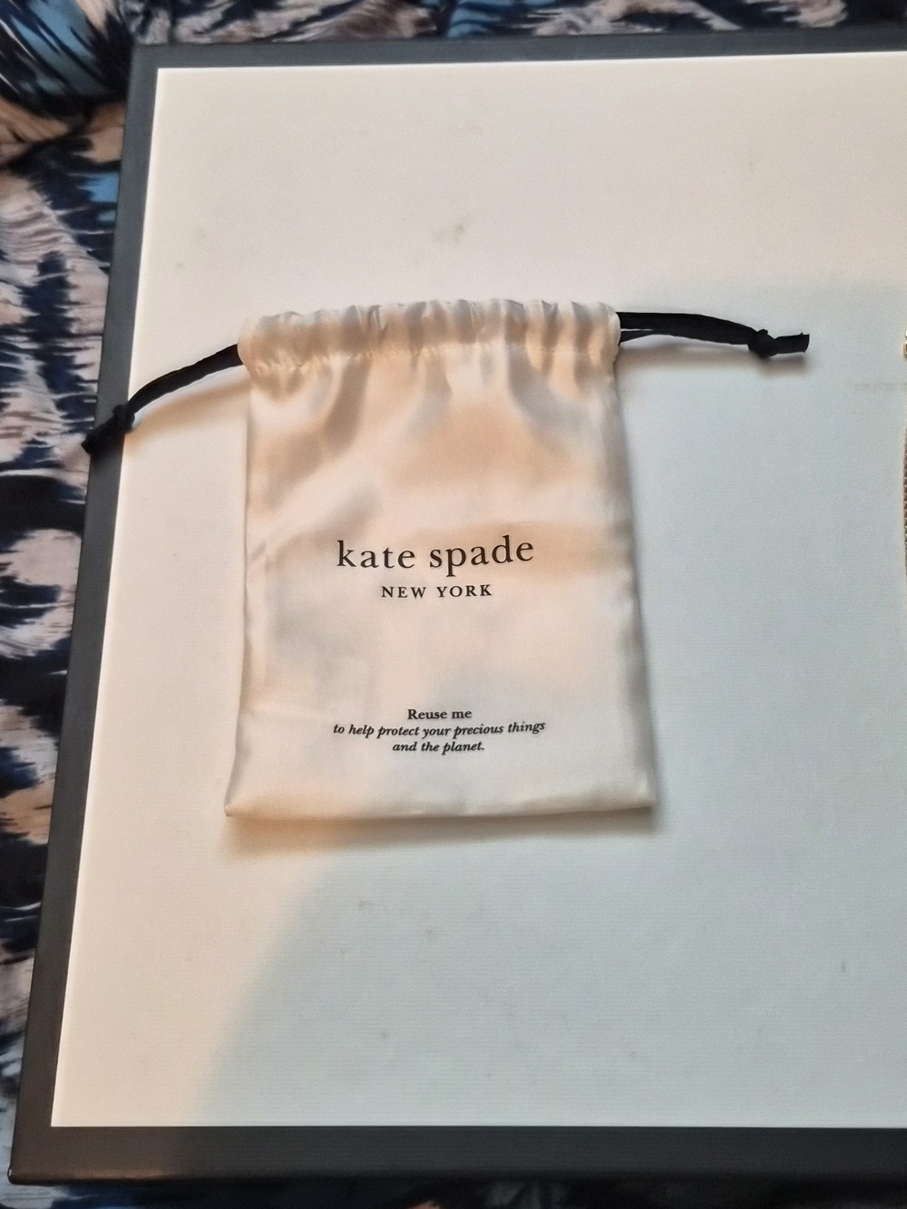 Kate Spade Pop Of Joy Spade Flower 10 mm Fuchsia Pendant - Picture 3 of 7